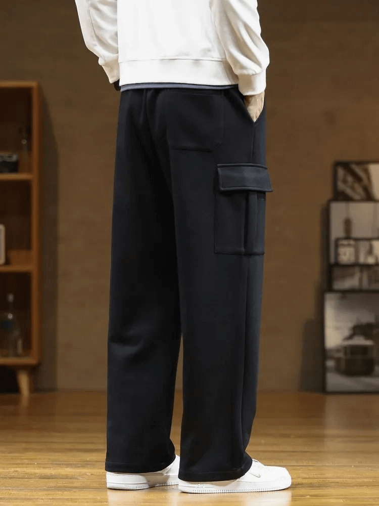 Stylish men's sports pants with pockets, midrise waist, loose fit, in black, perfect for active wear. Model SF1977.
